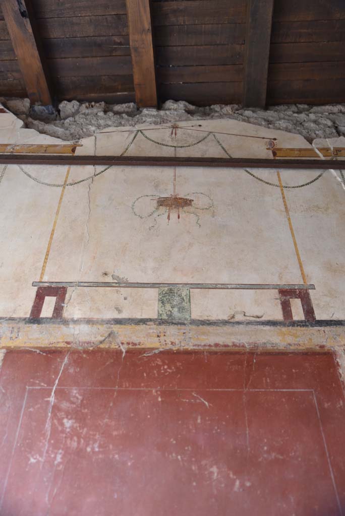 V.4.a Pompeii. March 2018. Detail from centre of upper north wall of entrance corridor/fauces.  
Foto Annette Haug, ERC Grant 681269 DÉCOR