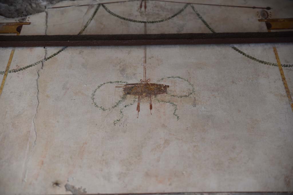 V.4.a Pompeii. March 2018. Detail from centre of upper north wall of entrance corridor/fauces.  
Foto Annette Haug, ERC Grant 681269 DÉCOR