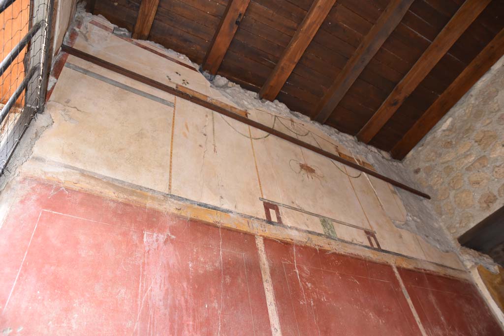 V.4.a Pompeii. March 2018. Upper north wall of entrance corridor/fauces. 
Foto Annette Haug, ERC Grant 681269 DÉCOR