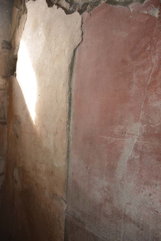 V.4.a Pompeii. March 2018. 
Room ‘d’, detail of painted panels from west end of north wall.
Foto Annette Haug, ERC Grant 681269 DÉCOR.