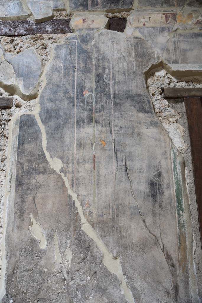 V.4.a Pompeii. March 2018. 
Room ‘b’, painted west wall between doorways to room ‘c’ and ‘e’ in north-west corner of atrium.   
Foto Annette Haug, ERC Grant 681269 DÉCOR.