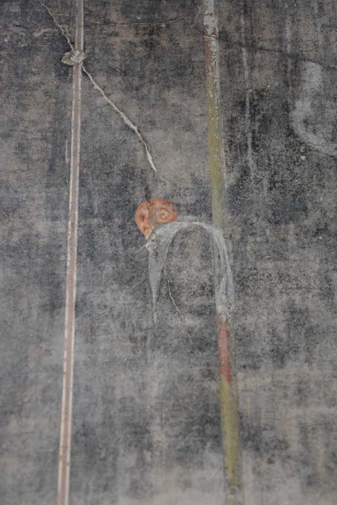 V.4.a Pompeii. March 2018. 
Room ‘b’, detail from painted west wall between doorways to room ‘c’ and ‘e’.    
Foto Annette Haug, ERC Grant 681269 DÉCOR.