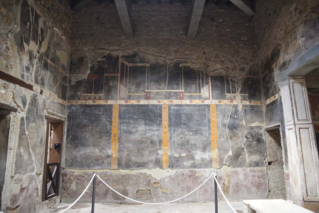 V.4.a Pompeii. March 2018. Room ‘b’, looking towards north wall of atrium. 
Foto Annette Haug, ERC Grant 681269 DÉCOR.