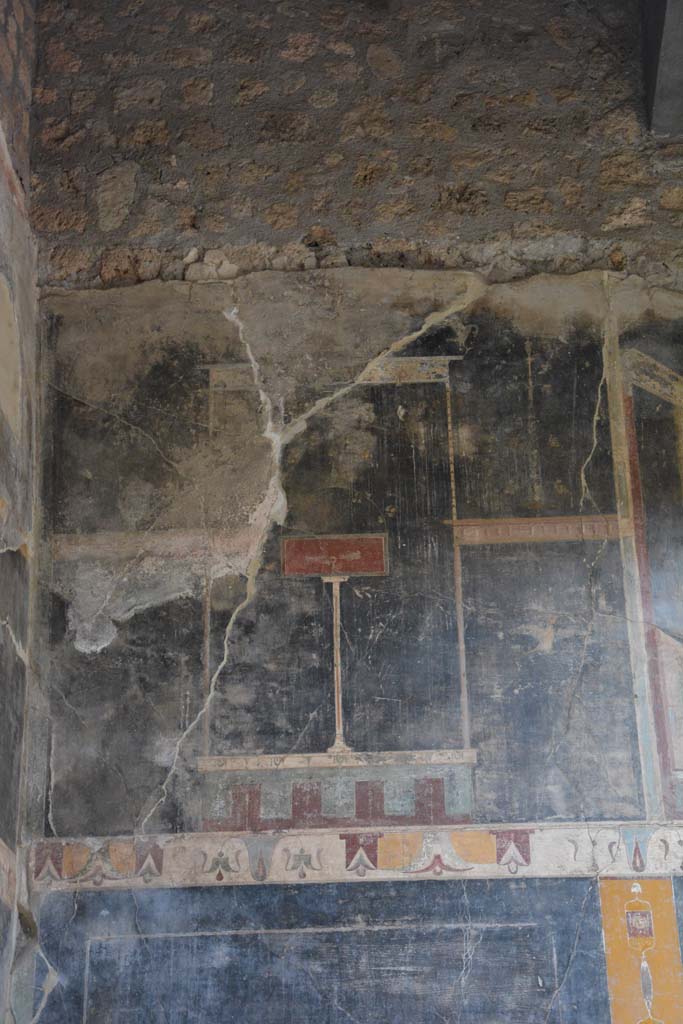V.4.a Pompeii. March 2018. Room ‘b’, upper north wall of atrium at west end. 
Foto Annette Haug, ERC Grant 681269 DÉCOR.