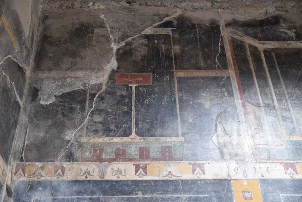 V.4.a Pompeii. March 2018. Room ‘b’, upper north wall in north-west corner.  
Foto Annette Haug, ERC Grant 681269 DÉCOR.