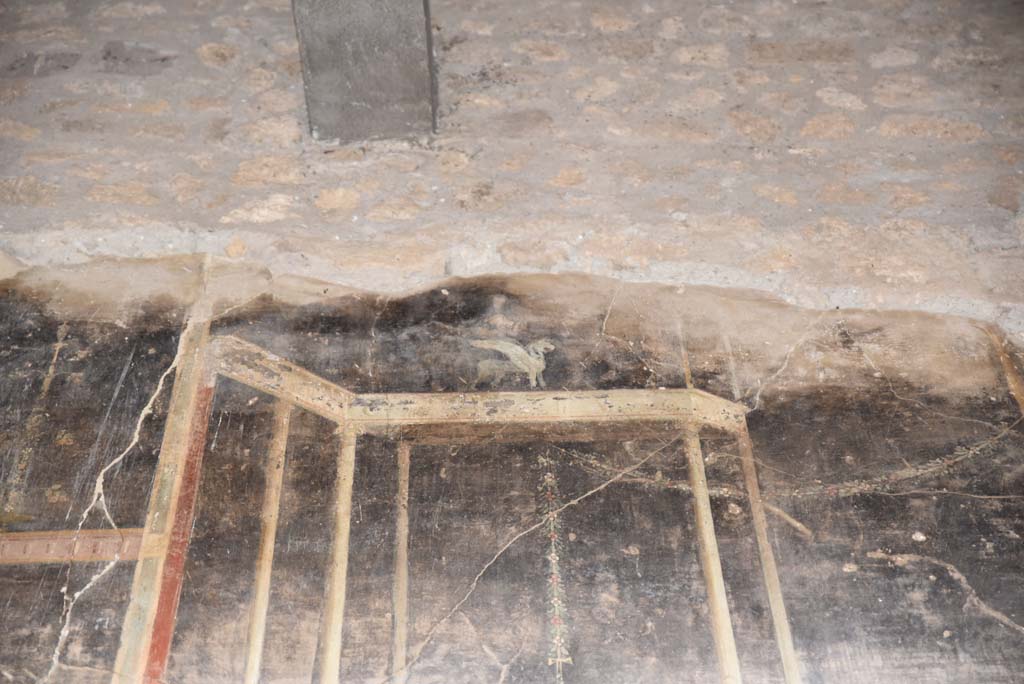 V.4.a Pompeii. March 2018. Room ‘b’, detail from upper north wall 
Foto Annette Haug, ERC Grant 681269 DÉCOR.