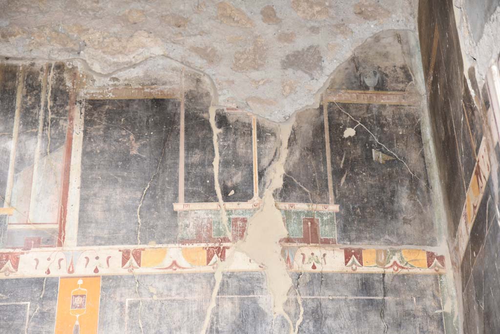 V.4.a Pompeii. March 2018. Room ‘b’, upper north wall in north-east corner.  
Foto Annette Haug, ERC Grant 681269 DÉCOR.