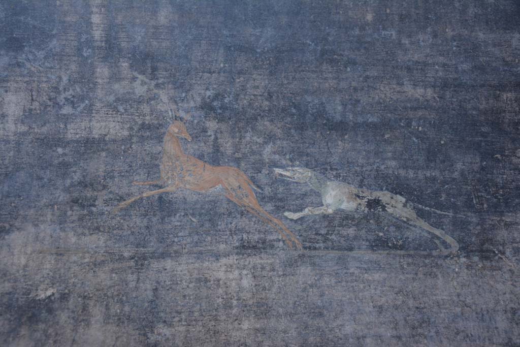V.4.a Pompeii. March 2018. Room ‘b’, detail of painted dog chasing a deer from panel on right of centre of north wall. 
Foto Annette Haug, ERC Grant 681269 DÉCOR.