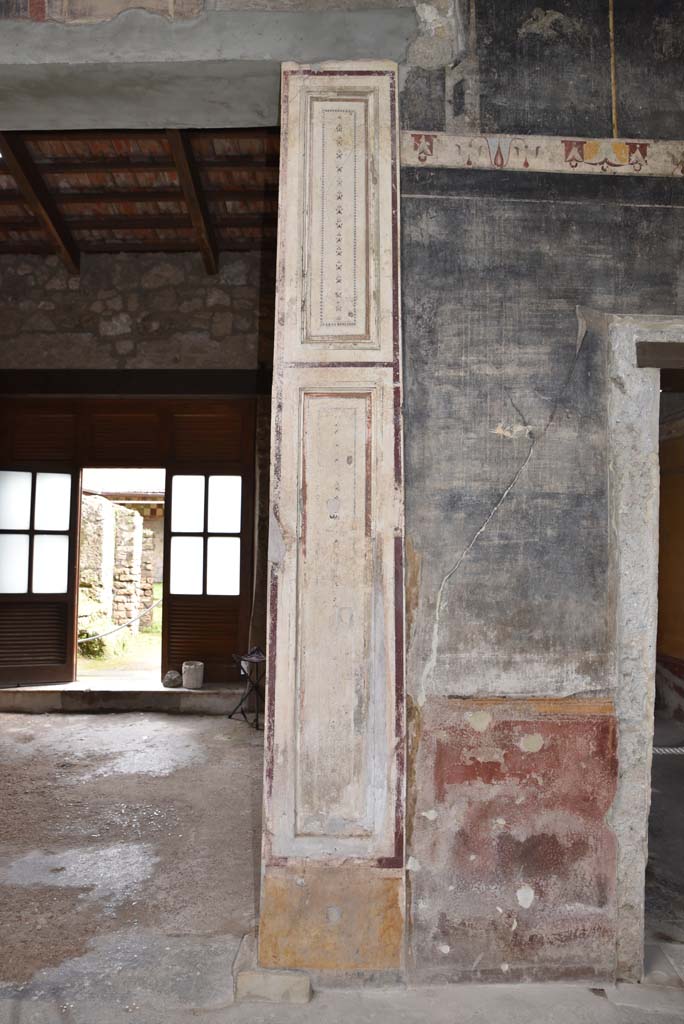 V.4.a Pompeii. March 2018. 
Room ‘b’, east wall of atrium between tablinum and doorway to room ‘i’.
Foto Annette Haug, ERC Grant 681269 DÉCOR.