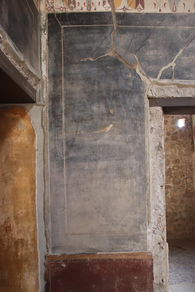 V.4.a Pompeii. October 2023. 
South wall of atrium in south-east corner. Photo courtesy of Klaus Heese.