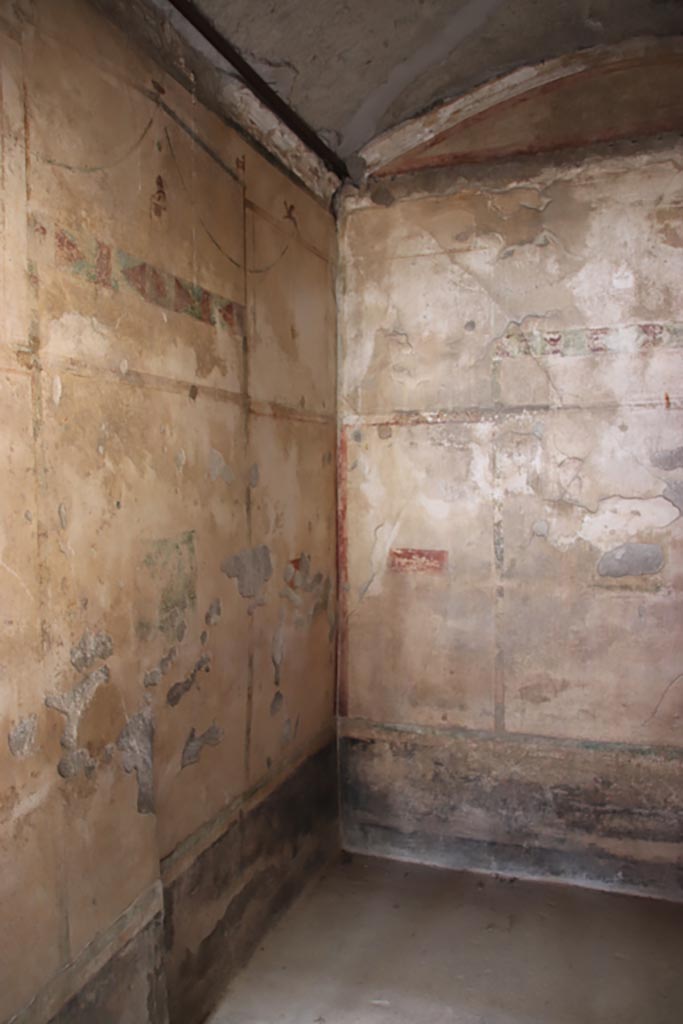 V.4.a Pompeii. October 2023. 
Room ‘c’, looking towards south-west corner. Photo courtesy of Klaus Heese.