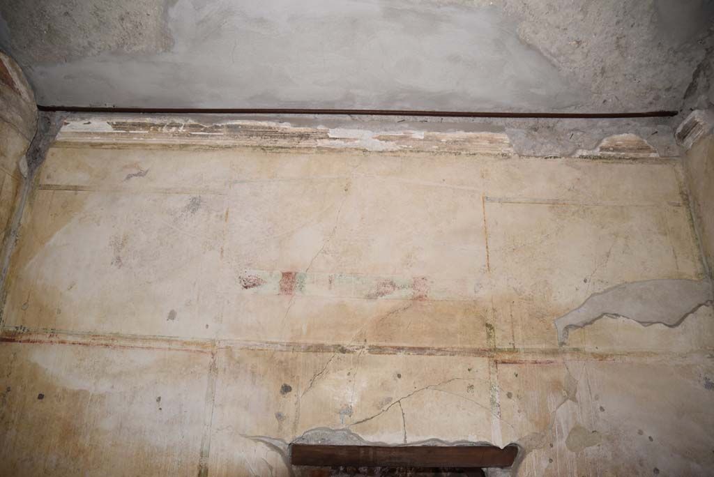 V.4.a Pompeii. March 2018. Room ‘c’, upper north wall above doorway to room ‘e’.
Foto Annette Haug, ERC Grant 681269 DÉCOR.