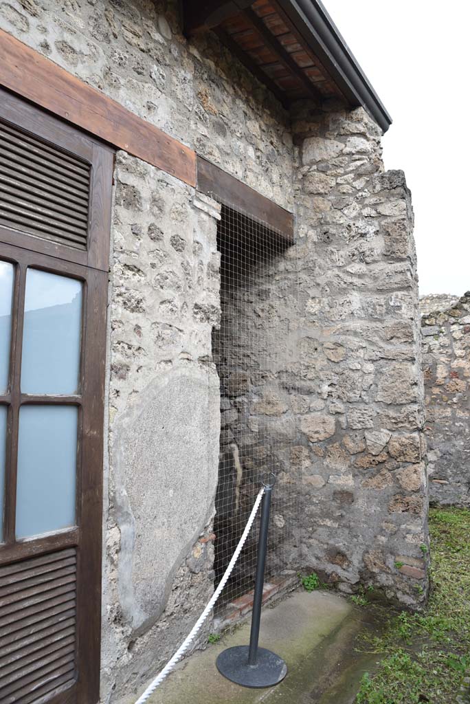 V.4.a Pompeii. March 2018. Corridor ‘k’, in centre, doorway leading to atrium.  
Foto Annette Haug, ERC Grant 681269 DÉCOR.