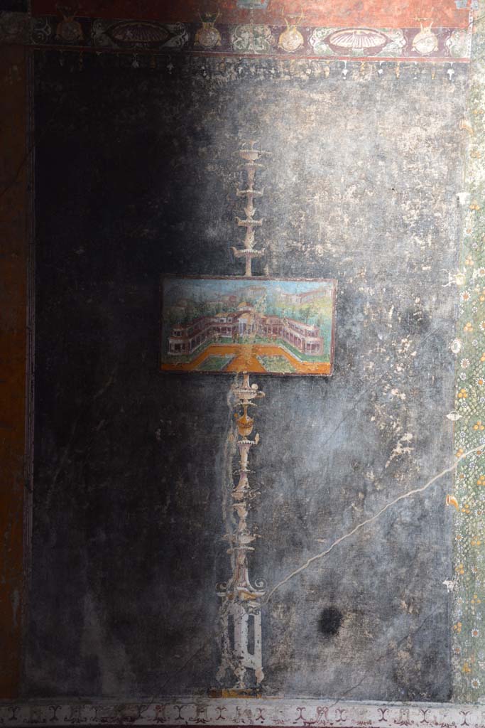 V.4.a Pompeii. March 2018. 
Room ‘h’, black side panel at west end of north wall with painted panel. 
Foto Annette Haug, ERC Grant 681269 DÉCOR.