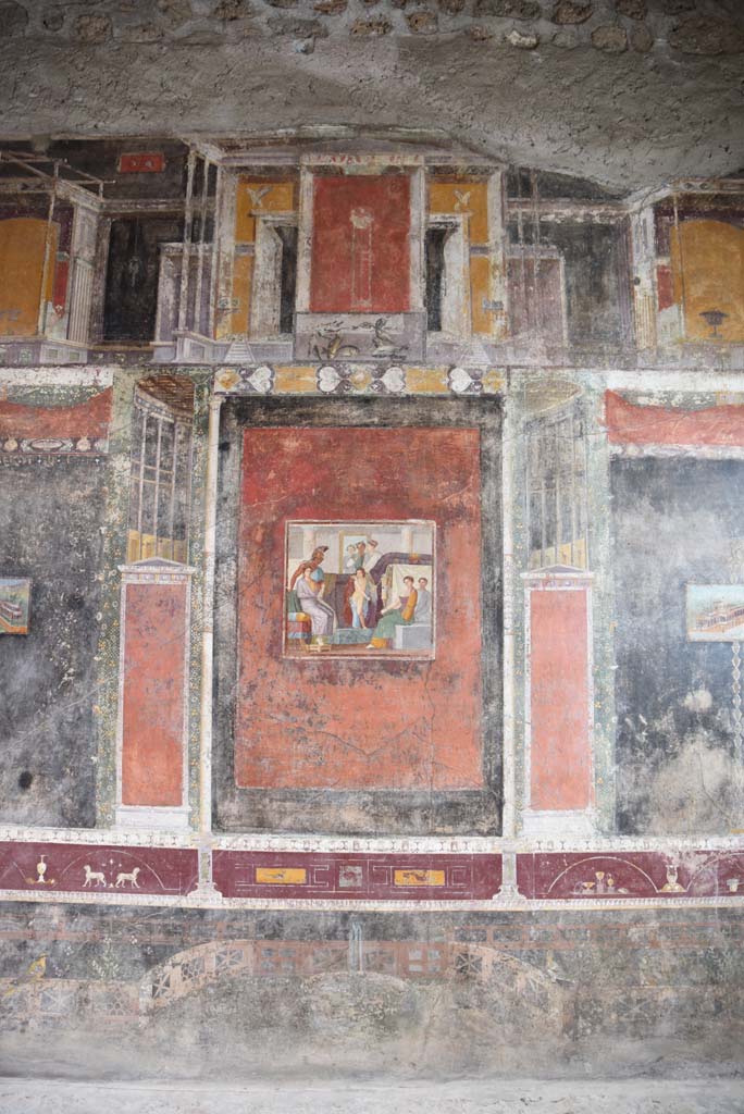 V.4.a Pompeii. March 2018. 
Room ‘h’, central panel on north wall with two separating panels leading to black side panels.
Foto Annette Haug, ERC Grant 681269 DÉCOR.