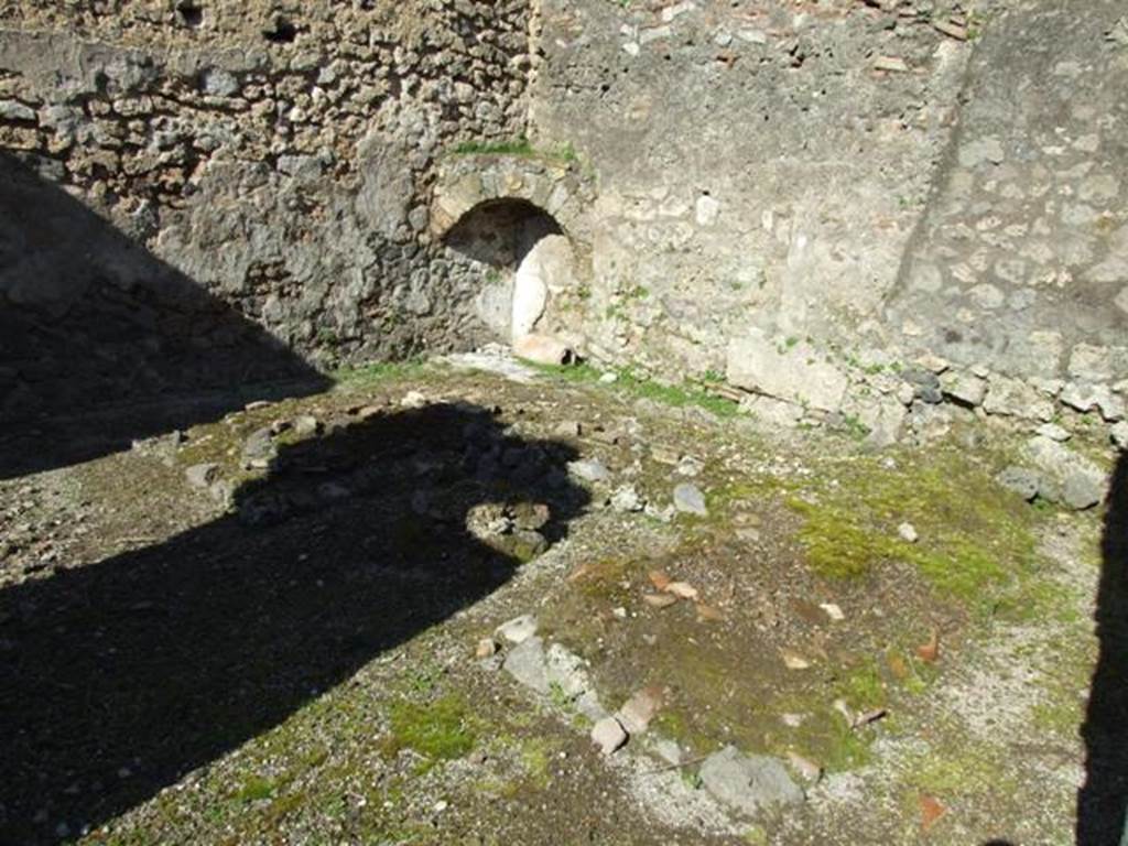 V.4.b Pompeii. March 2009. Triclinium in small garden, looking north-east.
According to Soprano –
11. Reg.V.Ins.4. Abitazione attigua a quella di Lucrezio Frontone.
Ubicazione: giardino. L. medius, m.300; l. imus e l. Summus, m.269; diametro della mensa, m.0.65.
Bibliog. “Not.Scavi”, 1901, p. 329; “Rom. Mitt” 1901, p.363.
Il triclinio, non addossato a muri, occupa tutta l’area del piccolo viridario, circondata da un portichetto. 
I piani dei letti sono inclinati; i letti sono di eguale lunghezza.
La mensa era circolare. Essa e i letti non presentano tracce di intonaco. Il l. imus era fornita di fulcrum.
See Soprano, P. (1950). I triclini all’aperto di Pompei. (In Pompeiana, raccolta di studi per il secondo centenario degli scavi di Pompei. Napoli, Gaetano Macchiaroli, Editore, P. 299, no.11).