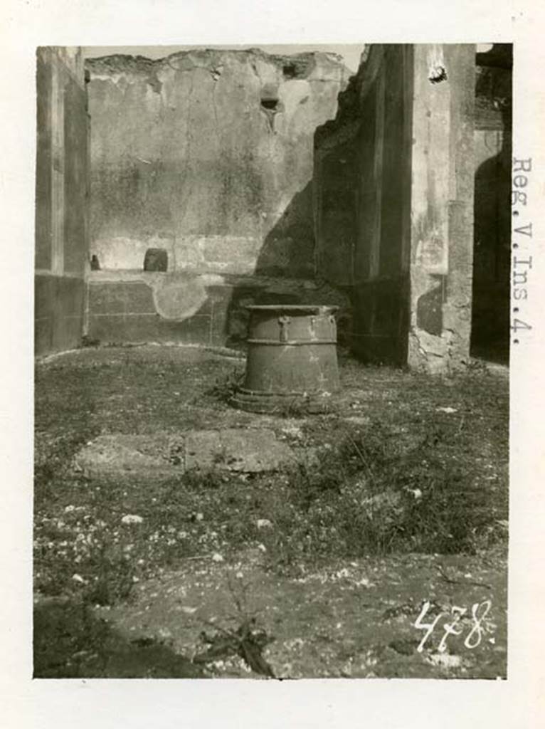 V.4.c. Pompeii, but shown as V.4.10 on photo. 1937-1939. Room G, tablinum on east side of atrium B. Photo courtesy of American Academy in Rome, Photographic Archive.  Warsher collection no. 478a.