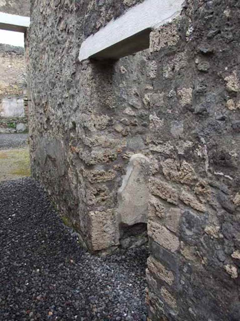 V.5.2 Pompeii. May 2010. Doorway on east side of entrance corridor.
According to Not. Scavi, this doorway led to cubiculum “c”. 
See Notizie degli Scavi di Antichità, 1895 p. 150.