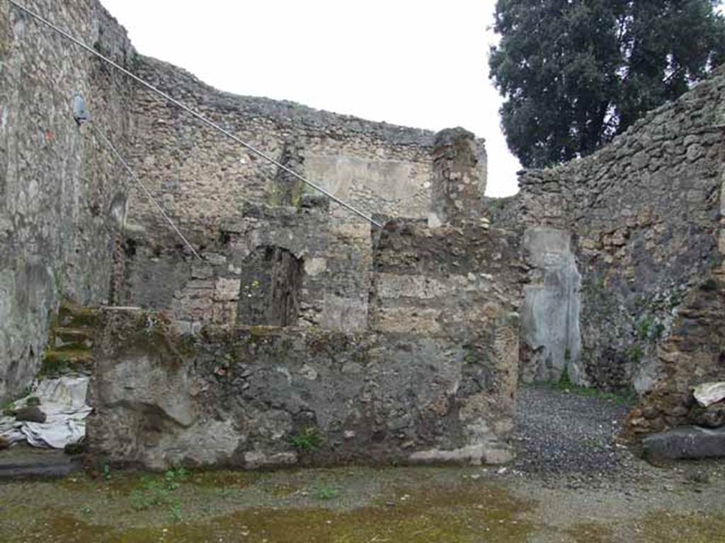 V.5.2 Pompeii. May 2010. Looking north from entrance across atrium to rear. According to Mau, when excavated the walls were conserved nearly to the height of 6 metres. See Not. Scavi, 1895, p.149