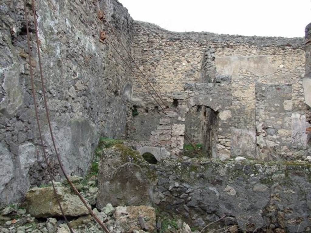 V.5.2 Pompeii. December 2007. Doorway from atrium to courtyard or lightwell. Through arched doorway there was a rough and low area containing the latrine, in north-west corner of the house.