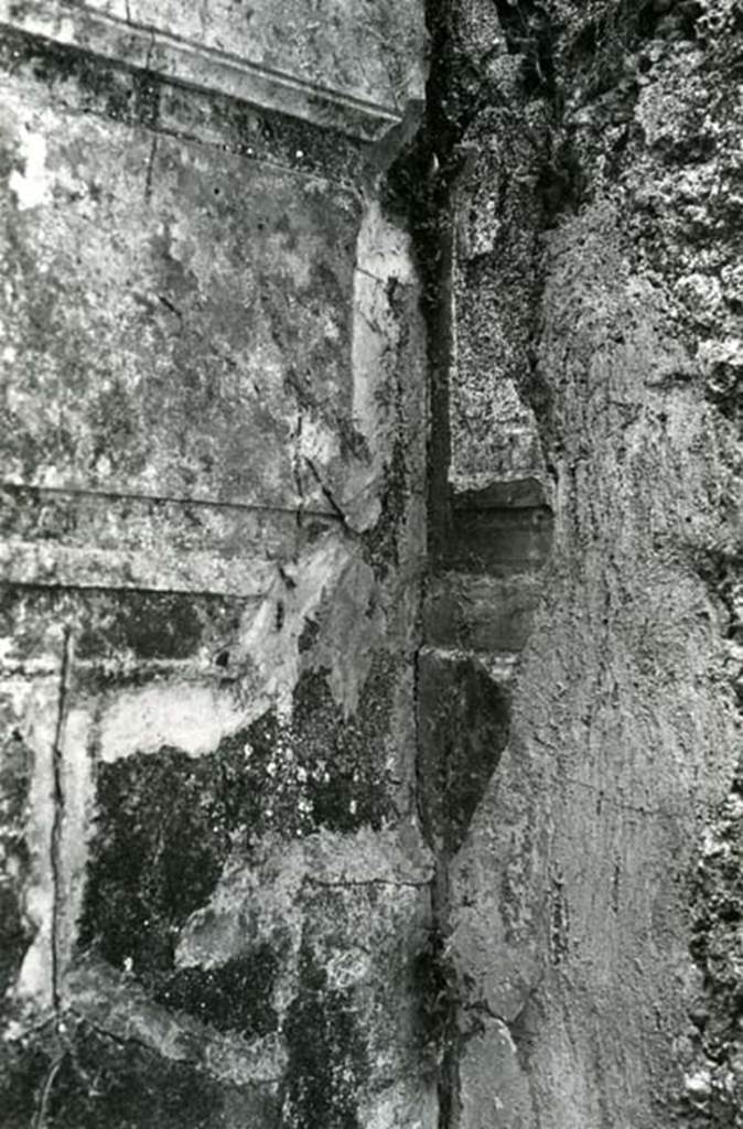 V.5.2 Pompeii. 1972. House without Compluvium, cubiculum “d” with stairwell to right fauces, SW corner, detail.  Photo courtesy of Anne Laidlaw. American Academy in Rome, Photographic Archive. Laidlaw collection _P_72_24_31.