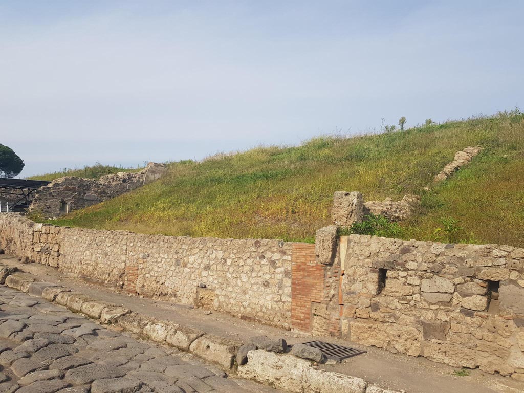V.6.6 Pompeii. October 2022. 
Looking north-east on Via del Vesuvio from south end of front façade with V.6.5, on right. Photo courtesy of Klaus Heese.