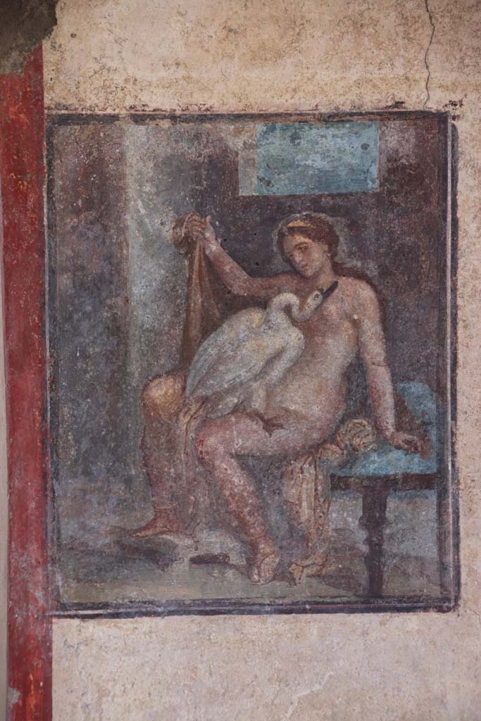 V.6.12 Pompeii. September 2021. Amb. 9.  
Detail of painting of Leda and the swan from east wall of cubiculum. Photo courtesy of Klaus Heese.
