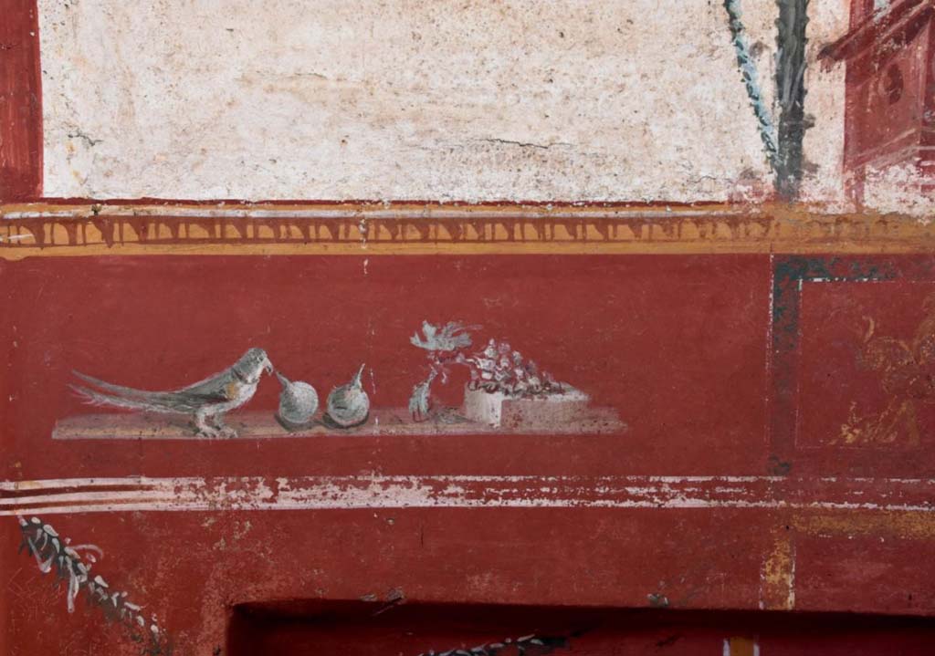 V.6.12 Pompeii. February 2019. Amb. 9. Bird with fruit above bed niche in the cubiculum. 
Uccello con frutta sopra la nicchia del letto nel cubiculum.
Photograph © Parco Archeologico di Pompei.