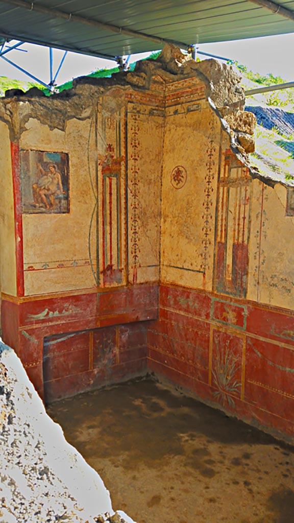 V.6.12 Pompeii. December 2019. Amb. 9. 
South-east corner of cubiculum, with bed recess. Photo courtesy of Giuseppe Ciaramella.