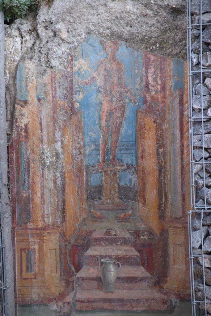 V.6.12 Pompeii. September 2021.  Amb. 25. 
Looking east to large painted figure of Hermes (Mercury). Photo courtesy of Klaus Heese.