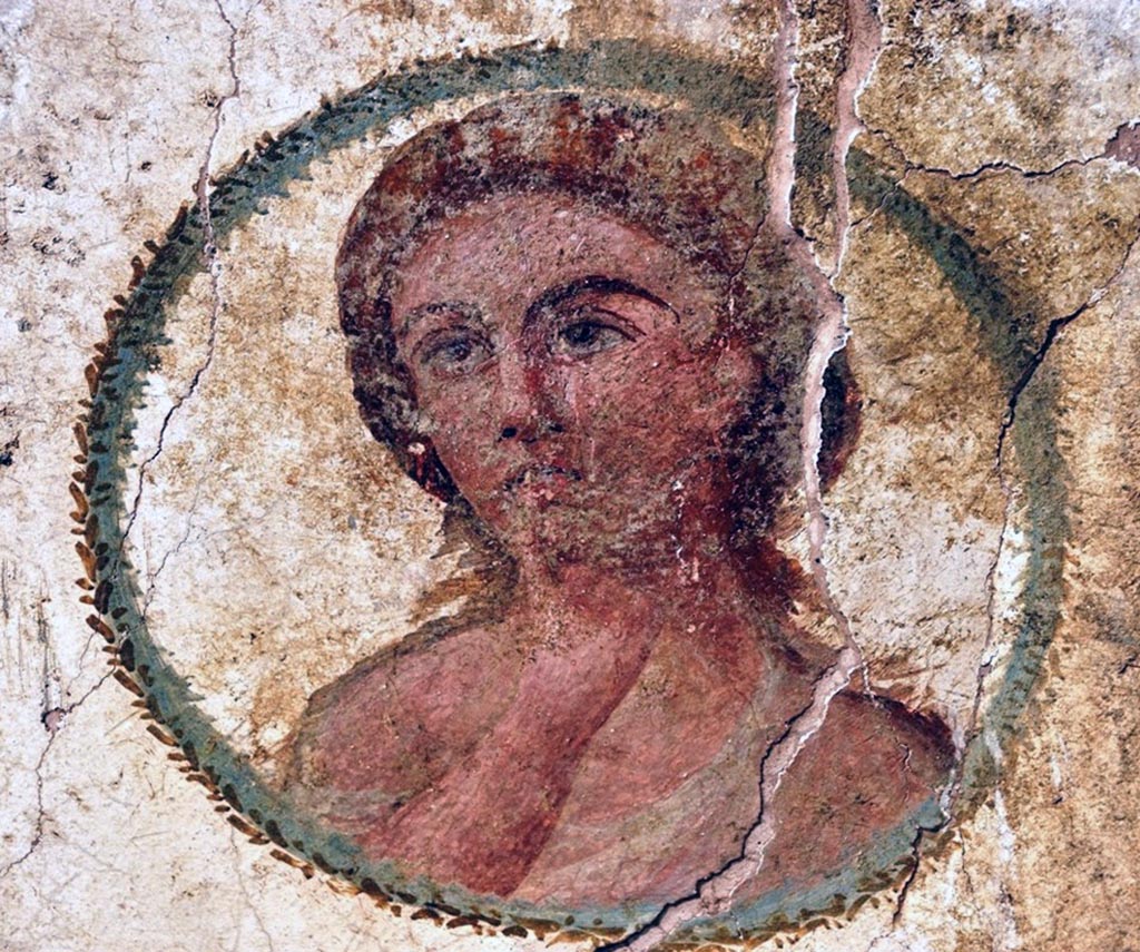V.6.12 Pompeii. August 2018. Detail of medallion with female portrait from west wall.
Particolare del medaglione con ritratto femminile.
Photograph © Parco Archeologico di Pompei.