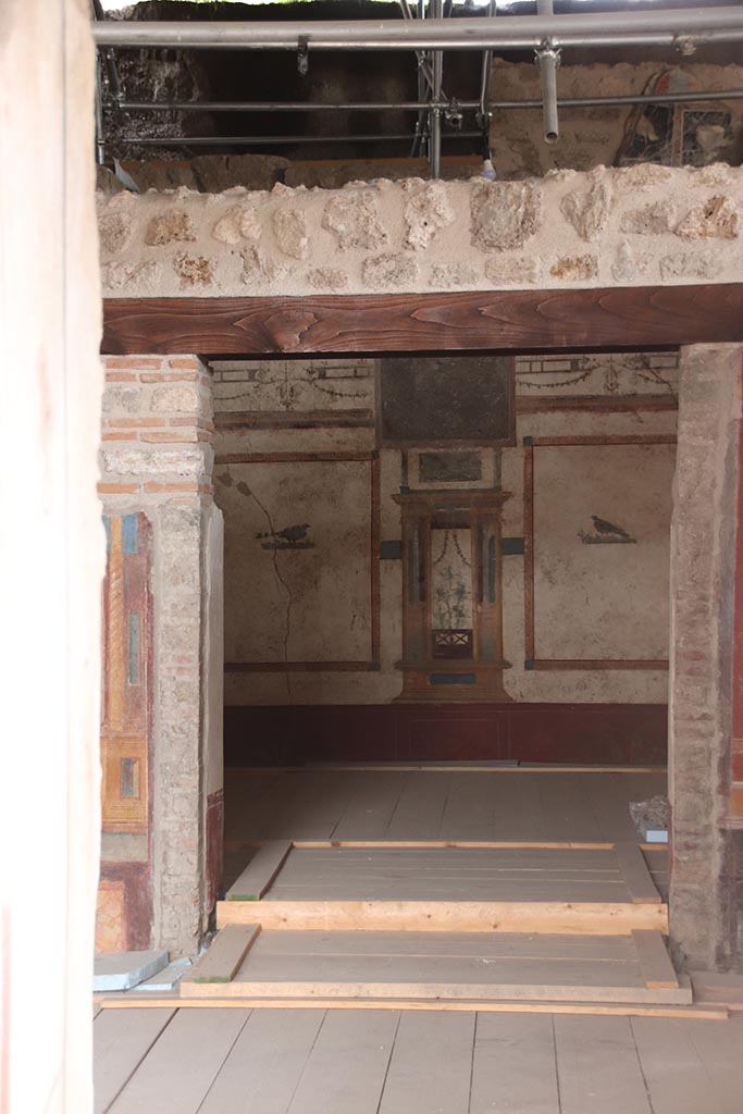 V.6.12 Pompeii, October 2024. 
Doorway into room 35, tablinum, on east side of atrium. Photo courtesy of Klaus Heese.