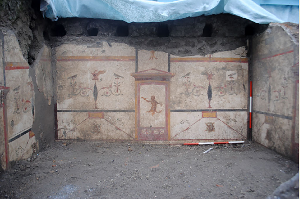 V.6.12 Pompeii, March 2024. Amb. 44, cubiculum.
The last room brought to light as part of the new excavations is Amb. 44. It consists of a cubiculum (2.60 x 2.00 m) connected to the atrium by a narrow passageway. The materials constituents of the floor match those in Ambb. 25 and 35. Along the eastern and southern sides of the room are preserved traces of repair.
Vedi/See E-Journal 01: 01.03.24, Interventi conservativi e nuovi scavi nella Casa di Leda. Dalla tutela alla conoscenza di un’abitazione del ceto medio di Pompei, p. 5, Fig. 9.
Photograph © Parco Archeologico di Pompei.