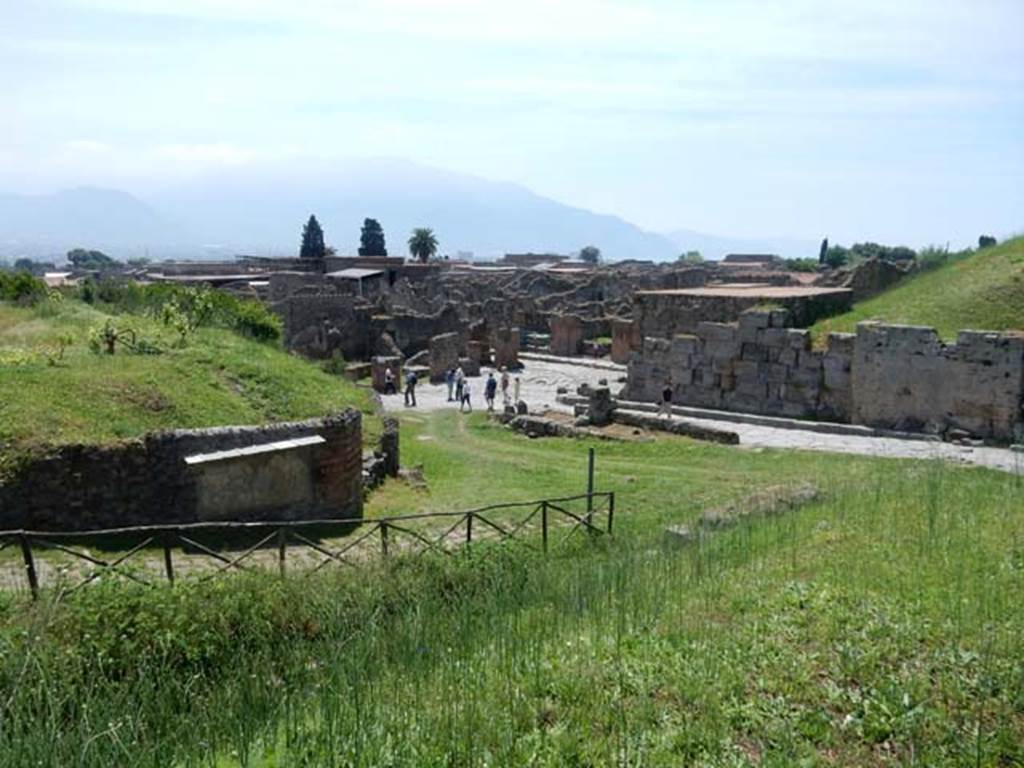 V.6.19 Pompeii. May 2015. Looking south-west towards lararium on wall, centre left, and remains of Vesuvian Gate, on right. Photo courtesy of Buzz Ferebee.