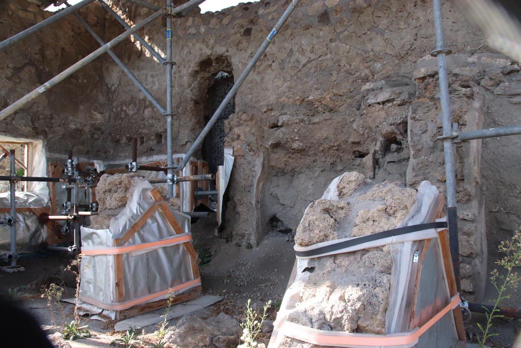 V.7.1 Pompeii. October 2023. Looking north-west. Photo courtesy of Klaus Heese.