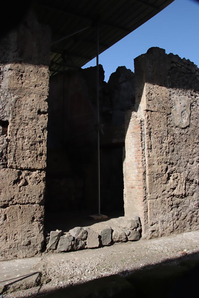 V.7.7 Pompeii. October 2023. Entrance doorway. Photo courtesy of Klaus Heese.