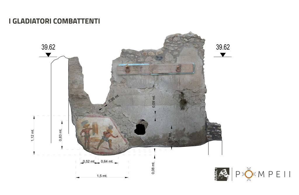 Room behind the widening of the intersection of the Vicolo dei Balconi and the Vicolo delle Nozze D’Argento 
Plan of wall with fresco of two gladiators fighting.
Piano di muro con l’Affresco dei Gladiatori Combattenti.
Photograph © Parco Archeologico di Pompei.