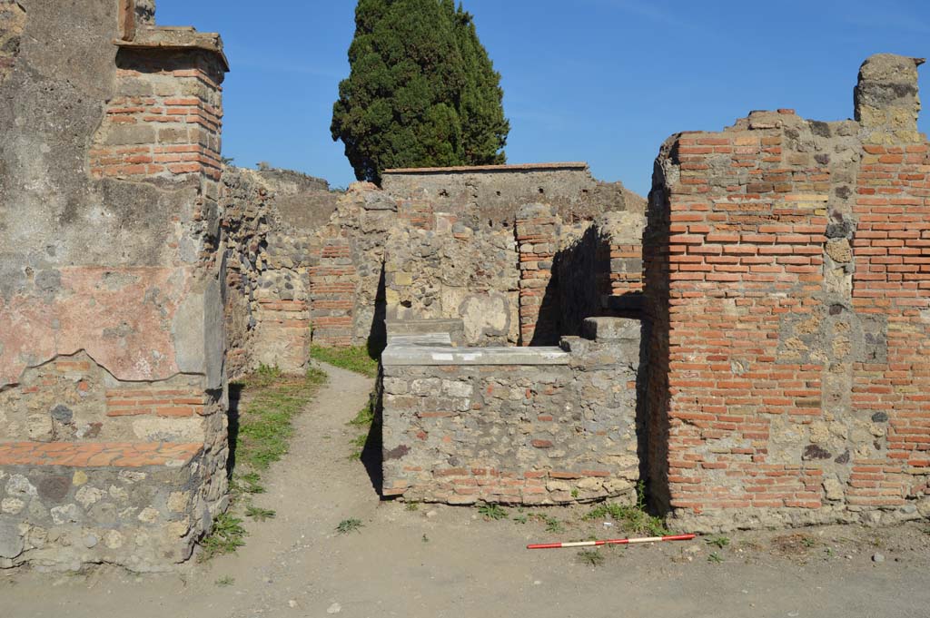 VI.1.2, Pompeii. October 2017. Entrance doorway to bar-room. 
Foto Taylor Lauritsen, ERC Grant 681269 DÉCOR.