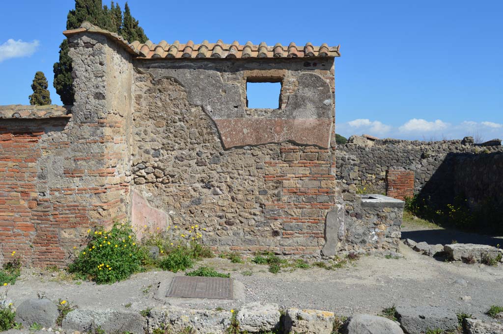 VI.1.5 Pompeii. March 2019. North side of entrance doorway.
Foto Taylor Lauritsen, ERC Grant 681269 DÉCOR.