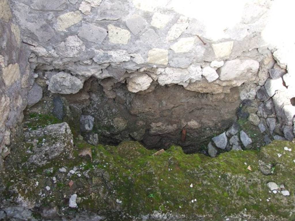 VI.1.7 Pompeii. December 2007. Room 5,  latrine. According to Hobson, the latrine is wide enough for two persons. However the internal sloping dimensions of the latrine make it more likely that it was a single-seater.
See Hobson, B., 2009. Latrinae et foricae: Toilets in the Roman World. London; Duckworth. (p.80)