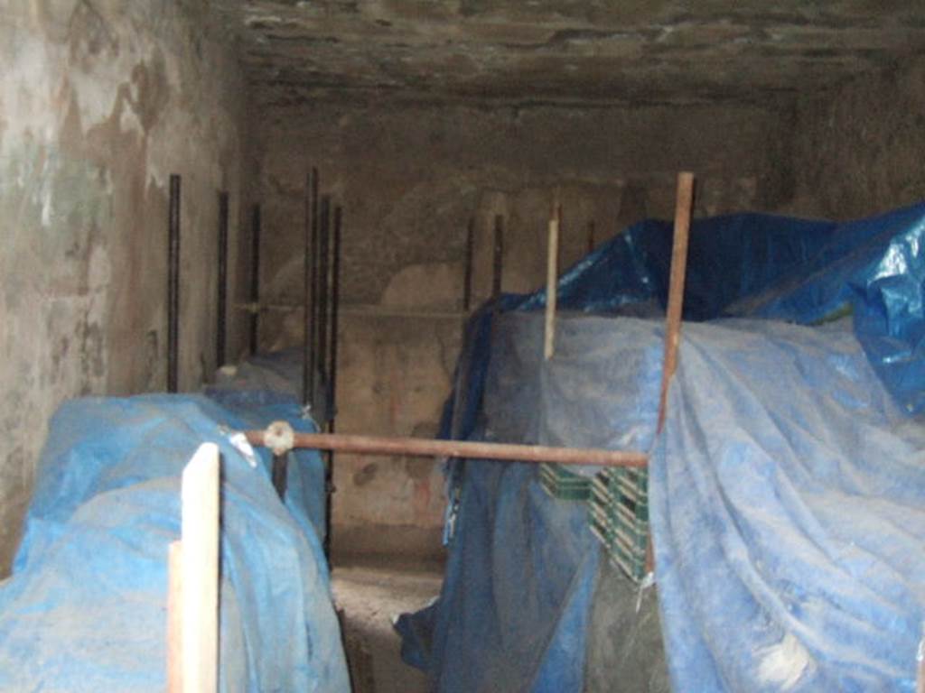 VI.1.7 Pompeii. September 2005. Looking west into room 16 from entrance VI.1.26.
