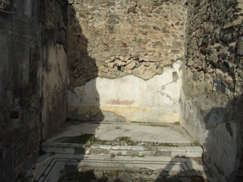 VI.1.7 Pompeii. December 2007. Room 38, north wall with remains of (now) yellow zoccolo.
According to PPM at the centre of the (black) zoccolo of the north wall of the alcove was a panel decorated with hanging garlands.
In the centre of the north wall was a large panel painted with an aedicula, and with a predella at its base, in IV style.
Found on another wall of this cubiculum was a painting of Mars and Venus embracing, accompanied by a dog.
See Carratelli, G. P., 1990-2003. Pompei: Pitture e Mosaici. Vol. IV. Roma: Istituto della enciclopedia italiana, p. 22.