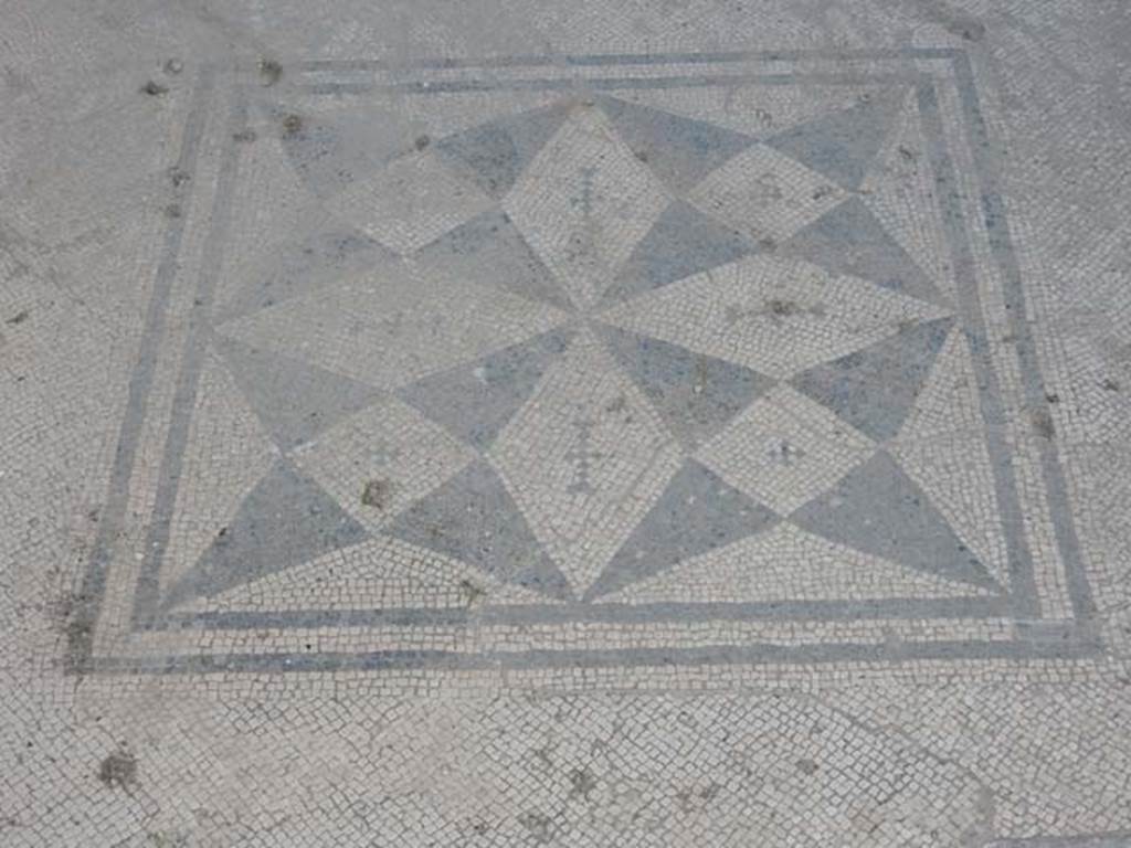 VI.1.8 Pompeii. May 2017. Central floor mosaic, a square containing stars of black and white mosaics with four points. Photo courtesy of Buzz Ferebee.