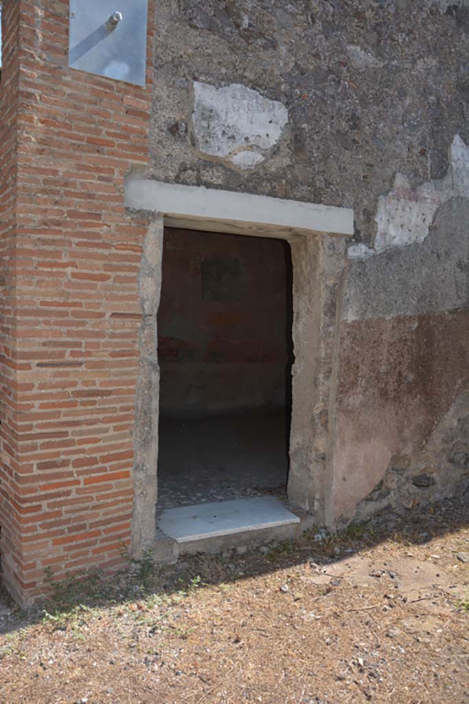 VI.1.10 Pompeii. September 2019. Room 9, looking east to doorway.
Foto Annette Haug, ERC Grant 681269 DÉCOR.