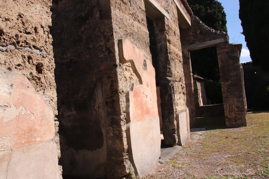 VI.1.10 Pompeii. May 2024. Looking east along doorways on north side of atrium, with room 2 on left. Photo courtesy of Klaus Heese.