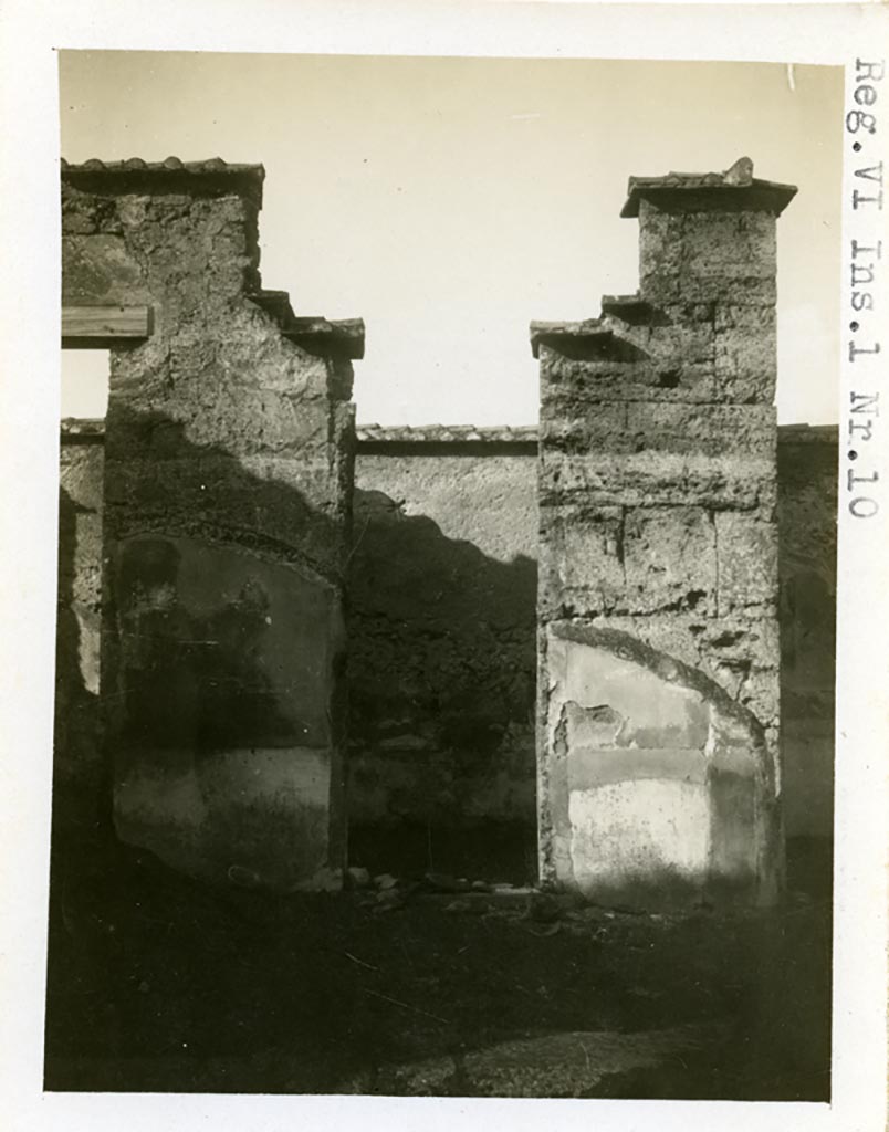 VI.1.10 Pompeii. Pre-1937-39. Doorway to room 3.
Photo courtesy of American Academy in Rome, Photographic Archive. Warsher collection no. 1398.