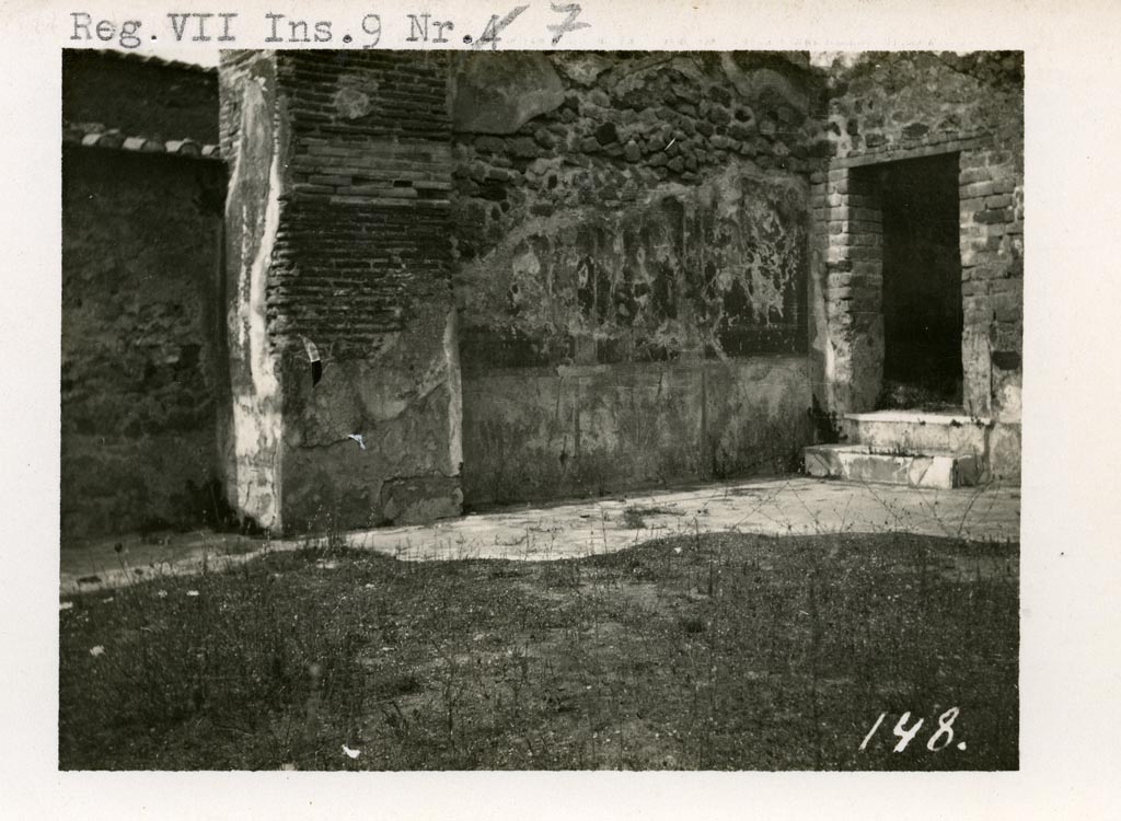 VI.1.13 Pompeii but shown as VII.9.4 or 7 on photo. Pre-1937-39. Looking towards east end of north wall.
Photo courtesy of American Academy in Rome. Warsher collection no. 148.
