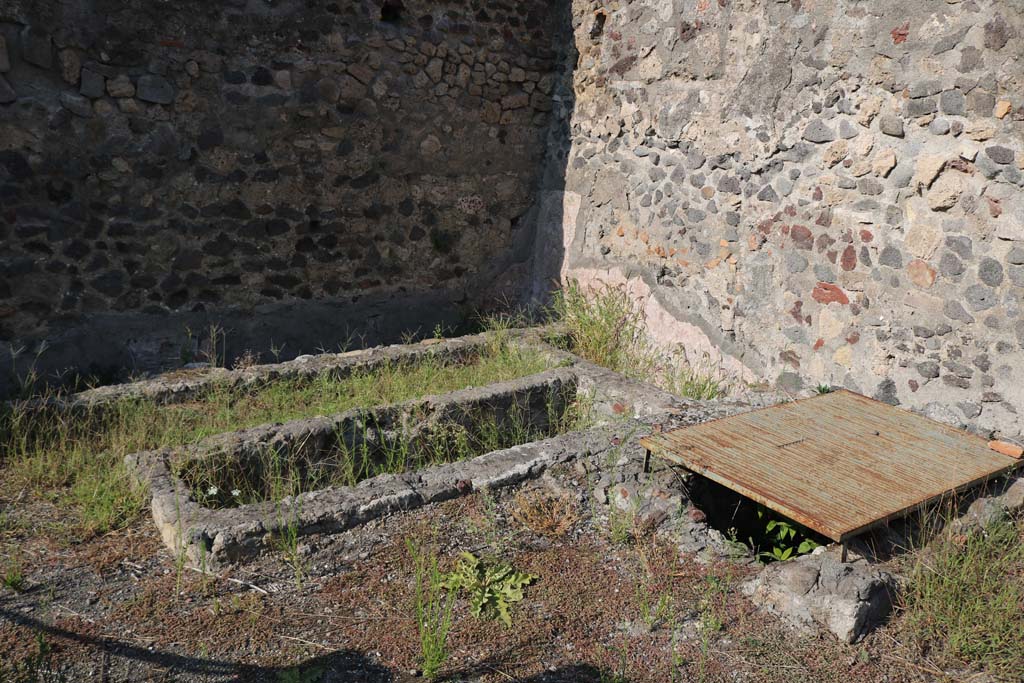 VI.1.15 Pompeii. December 2018. Looking towards vats/basins in north-east corner. Photo courtesy of Aude Durand.