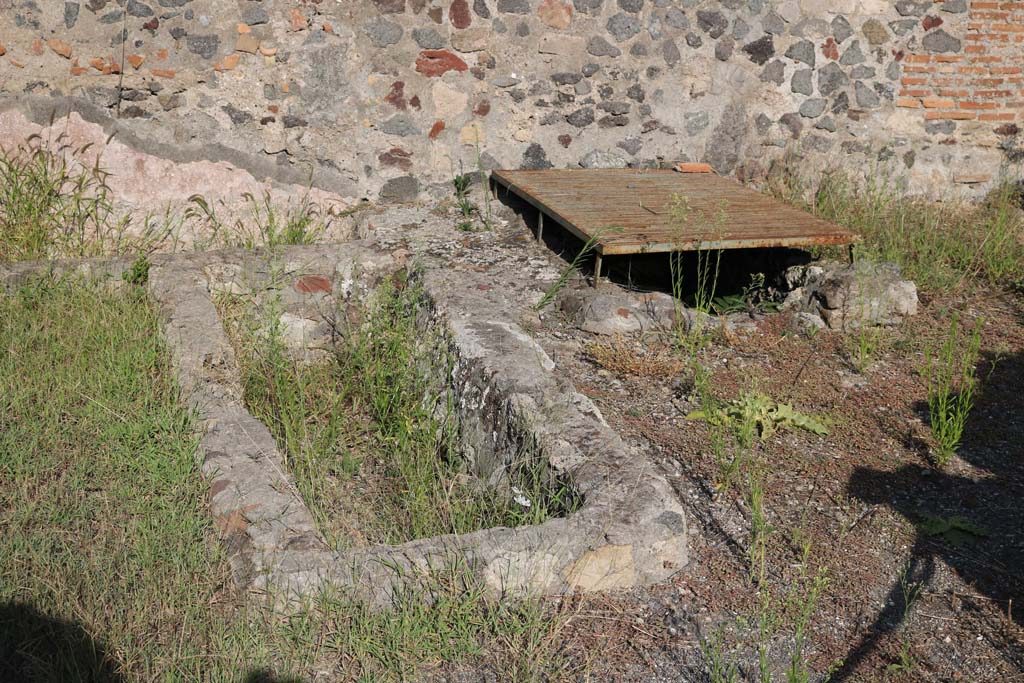 VI.1.15 Pompeii. December 2018. Looking towards the east wall of the rear room. Photo courtesy of Aude Durand.