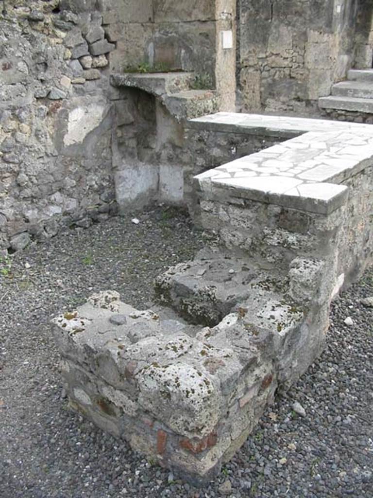 VI.1.18 Pompeii. May 2003. Looking across hearth and counter, from rear. Photo courtesy of Nicolas Monteix.